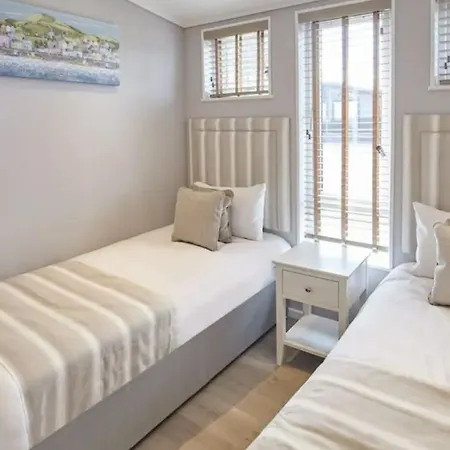 Stunning At Bay - Dog Friendly