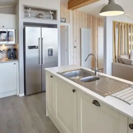 Stunning At Bay - Dog Friendly 펜션 런스윅