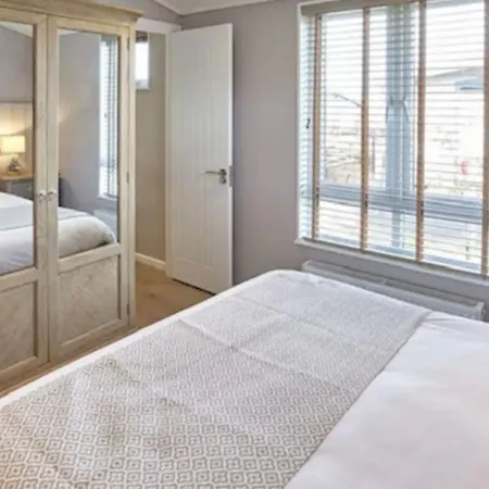 Stunning At Bay - Dog Friendly * 런스윅