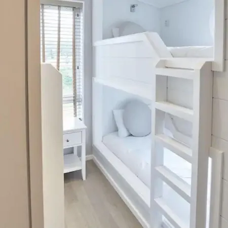 Stunning At Bay - Dog Friendly 런스윅