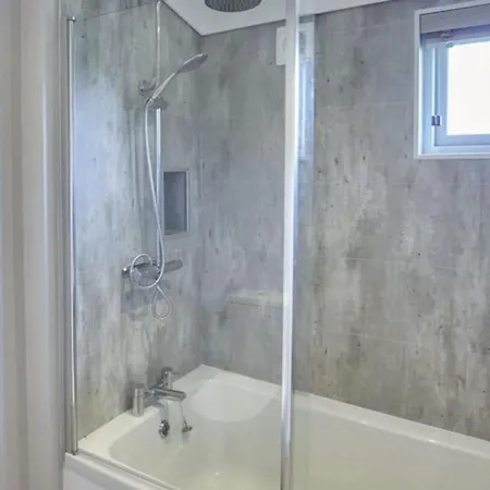 Stunning At Bay - Dog Friendly 펜션