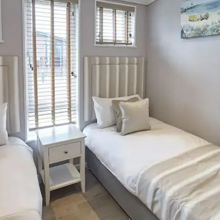 Stunning At Bay - Dog Friendly * Runswick